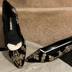 New in the box! Manolo Blahnik embroidered flats